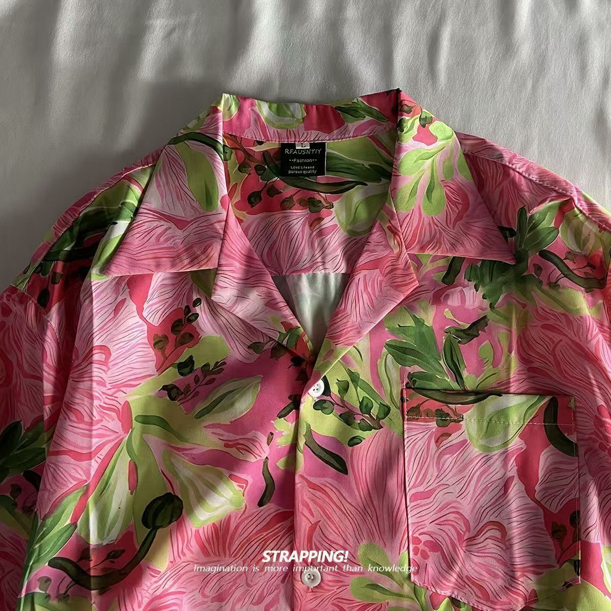 Rosa Graffiti-Blumenmuster, ku – Vintage Hawaiian Floral Shirt Bewertung und Preis